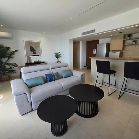 Lazuli Beachfront Luxury Apartment Larnaca